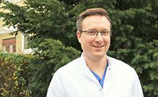 Doktor Alexander Sajons, Oberarzt der Abteilung Innere Medizin I im Sankt Marien-Krankenhaus Berlin
