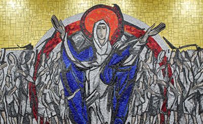 Wandmosaik der Schutzmantelmadonna in der Eingangshalle des St. Marien-Krankenhauses Berlin Das Mosaik der Schutzmantelmadonna im Foyer des Sankt Marien-Krankenhauses Berlin
