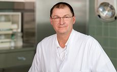 Doktor Noll, Leitender Oberarzt der Abteilung für Allgemein und Viszeralchirurgie im Sankt Marien-Krankenhaus Berlin
