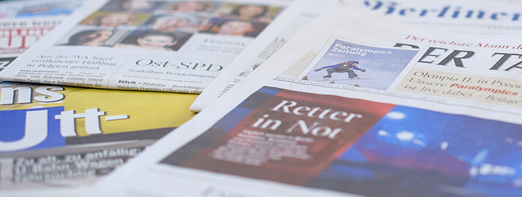 Ein Stapel verschiedener Berliner Tageszeitungen