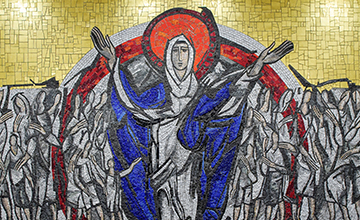 Das Mosaik der Schutzmantelmadonna im Foyer des Sankt Marien-Krankenhauses Berlin